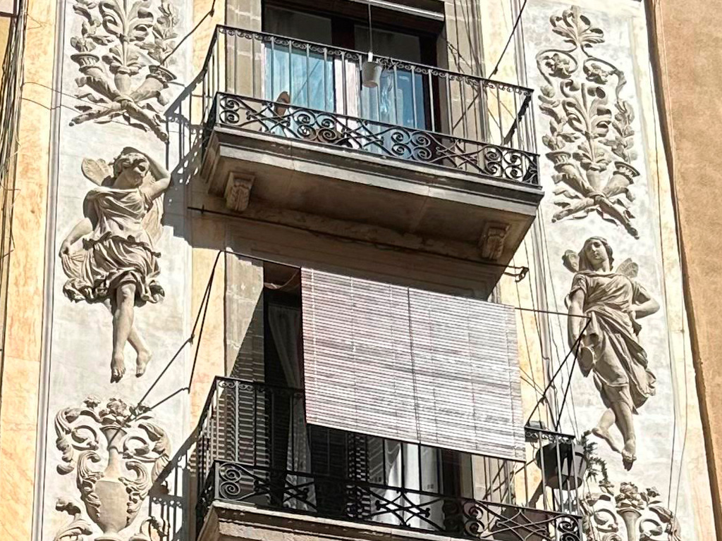 Resultado de la restauración de la fachada de Hospital, 10, de Barcelona por GTA Europa