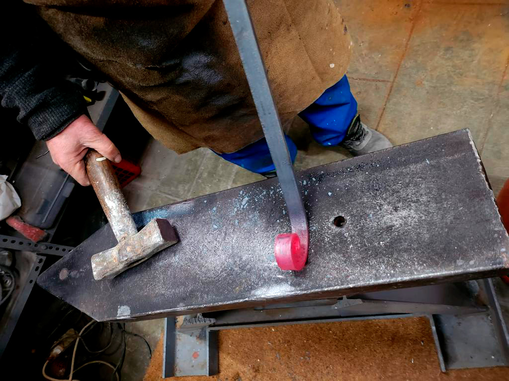 Proceso de confección de las piezas de forja en la rehabilitación de la finca en Reina Victoria, Barcelona