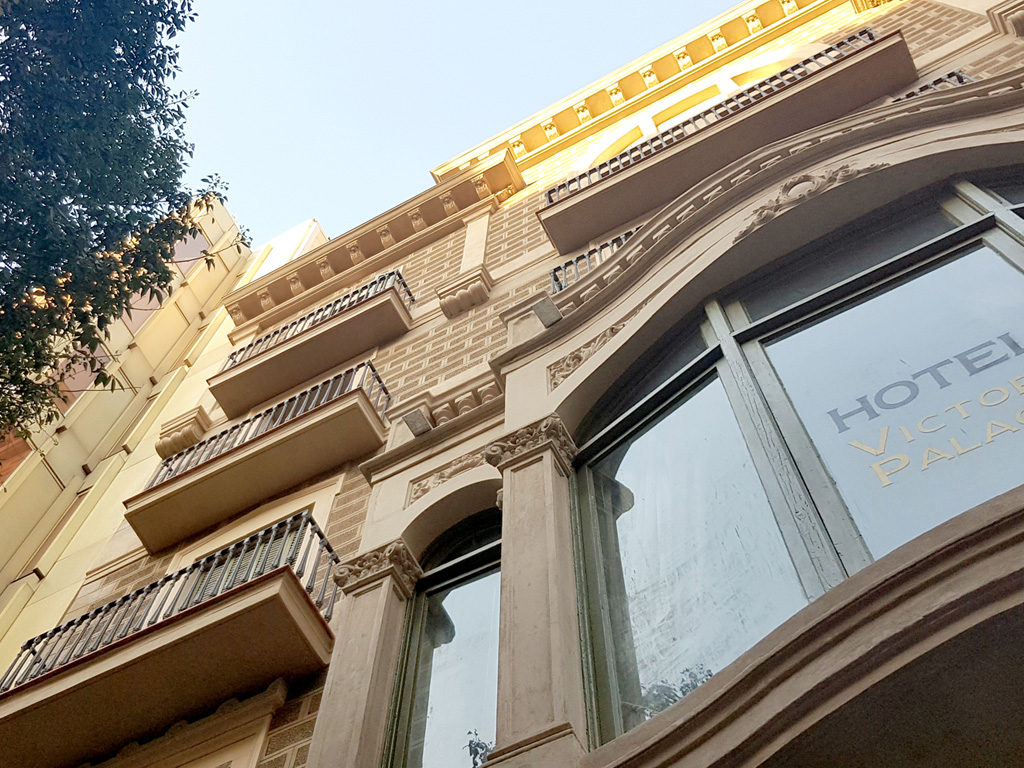Galeria principal fachada rehabilitada Roger de Llúria, 42, Barcelona